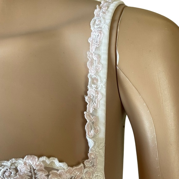 Vintage early 90s Lise Charmel retired style pink and white floral romantic bra - Picture 9 of 14